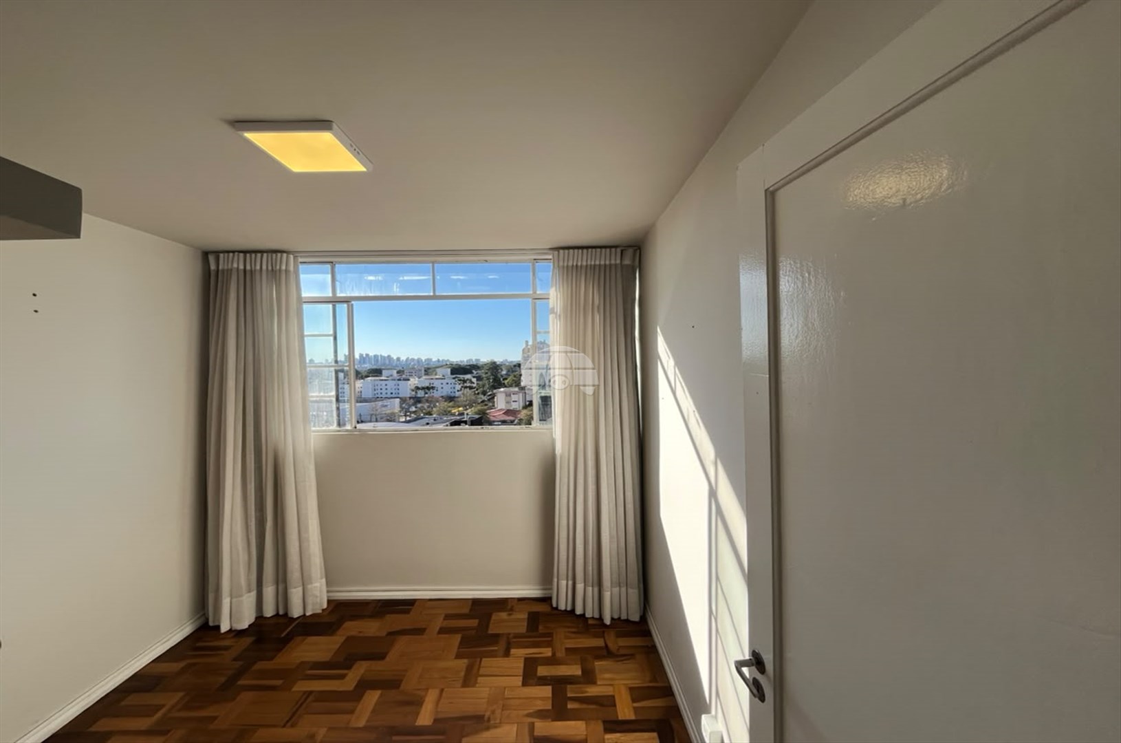 Apartamento para alugar em Cristo Rei, Curitiba — Outrasul Imobiliária