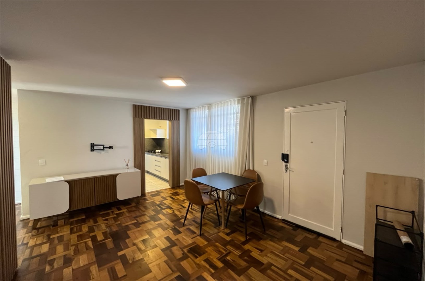 Apartamento para alugar em Cristo Rei, Curitiba — Outrasul Imobiliária
