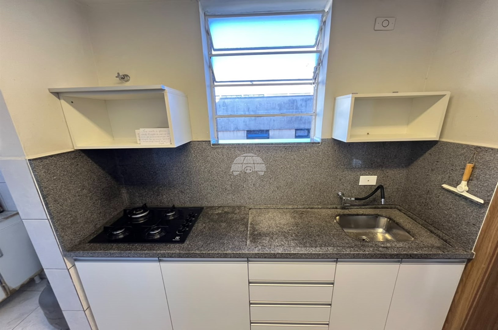 Apartamento para alugar em Cristo Rei, Curitiba — Outrasul Imobiliária