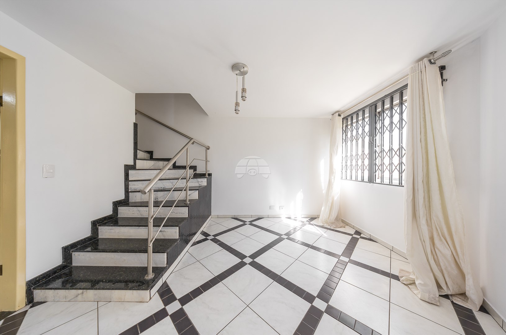Casa para alugar em Capão Da Imbuia, Curitiba — Portal Chave Fácil