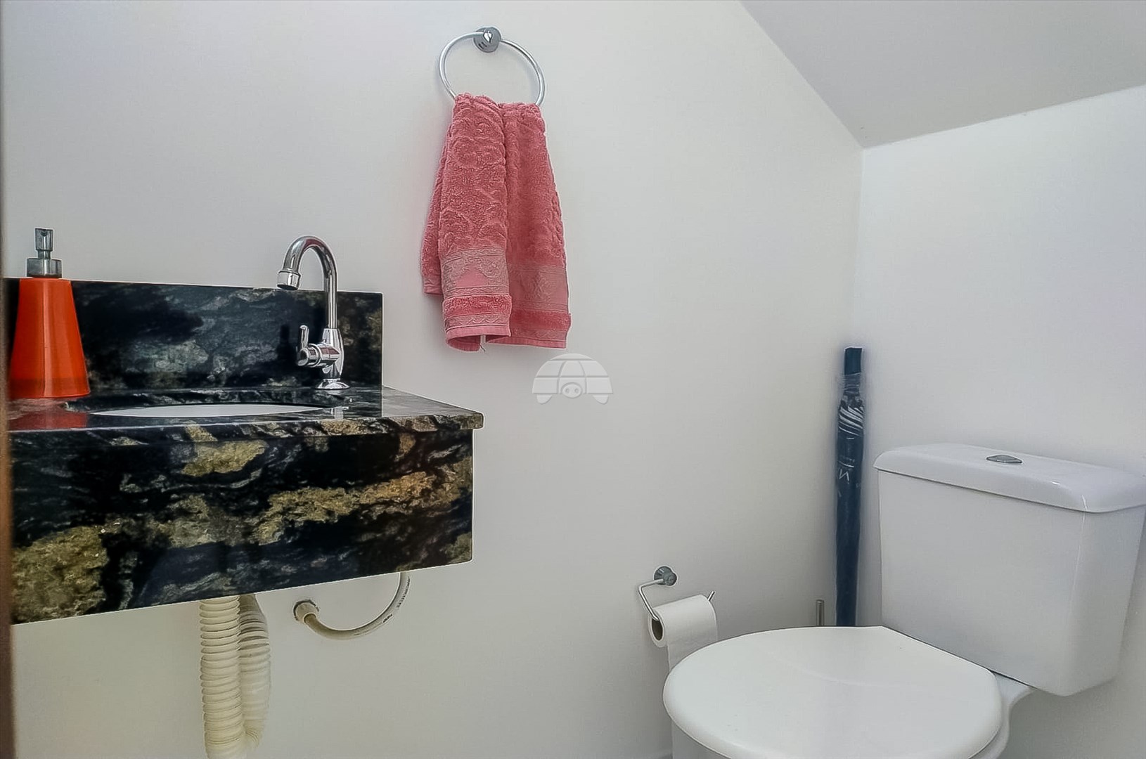 Sobrado à venda em Iririú, Joinville — Portal Chave Fácil
