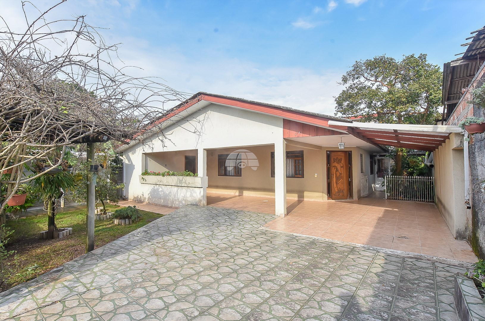Casa à venda em Hauer, Curitiba — Portal Chave Fácil