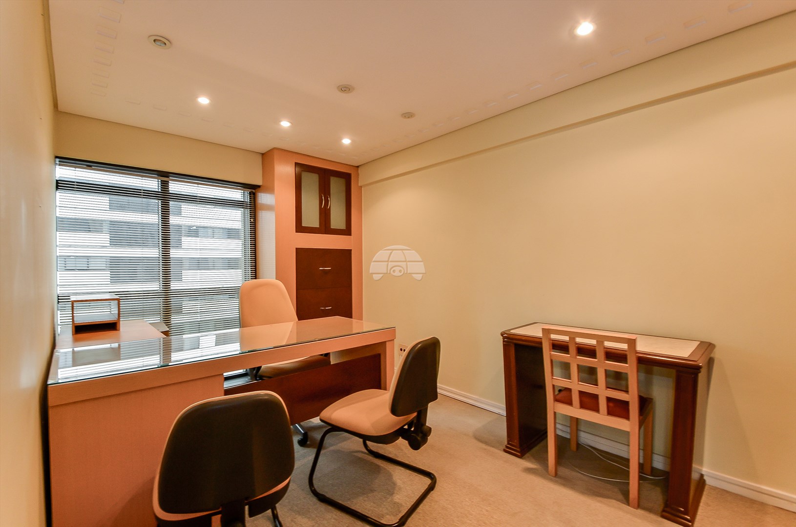 Sala/Conjunto Comercial à venda em Centro Cívico, Curitiba — Construa Assessoria Imobiliária