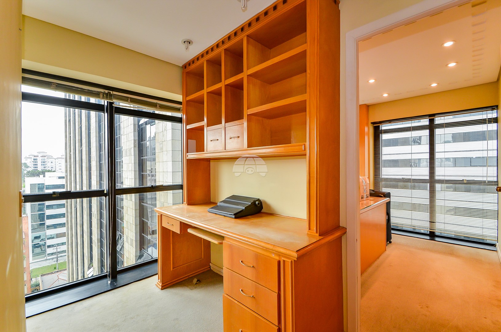Sala/Conjunto Comercial à venda em Centro Cívico, Curitiba — Construa Assessoria Imobiliária