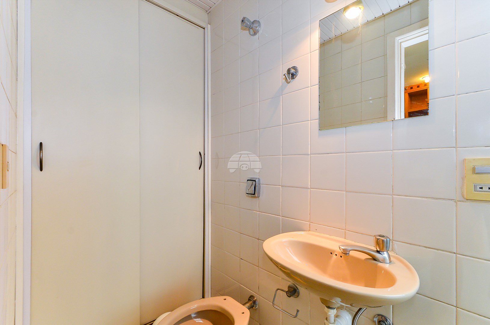 Sala/Conjunto Comercial à venda em Centro Cívico, Curitiba — Construa Assessoria Imobiliária