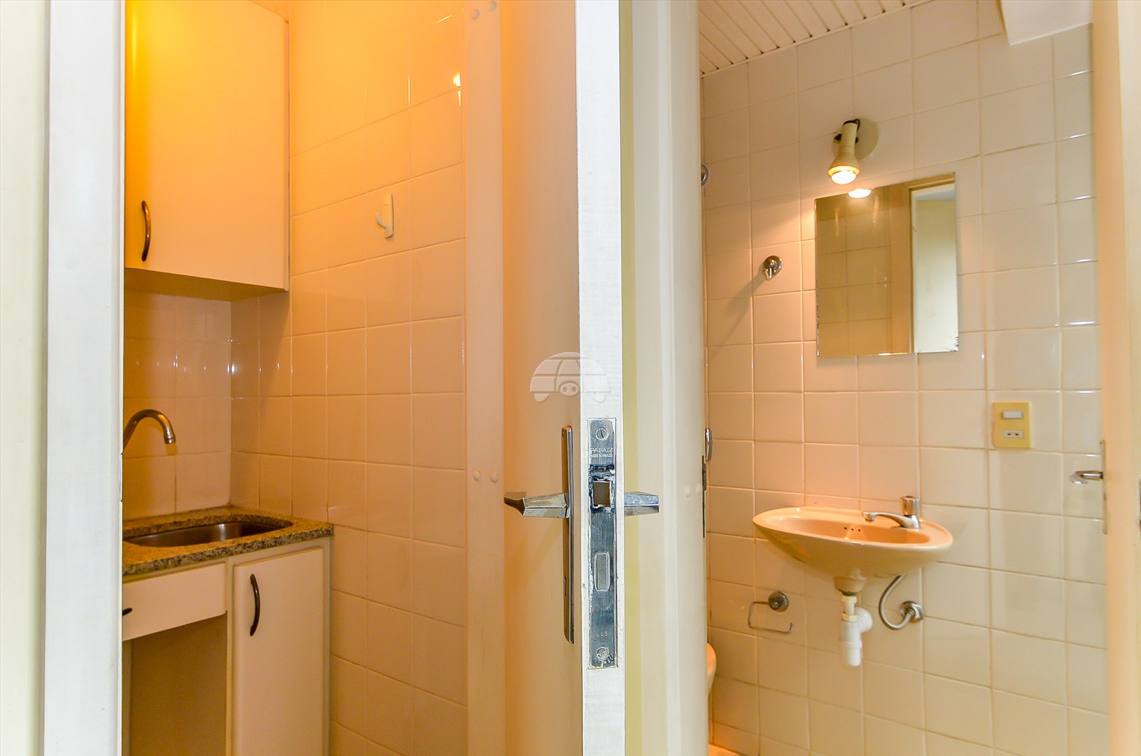 Sala/Conjunto Comercial à venda em Centro Cívico, Curitiba — Construa Assessoria Imobiliária
