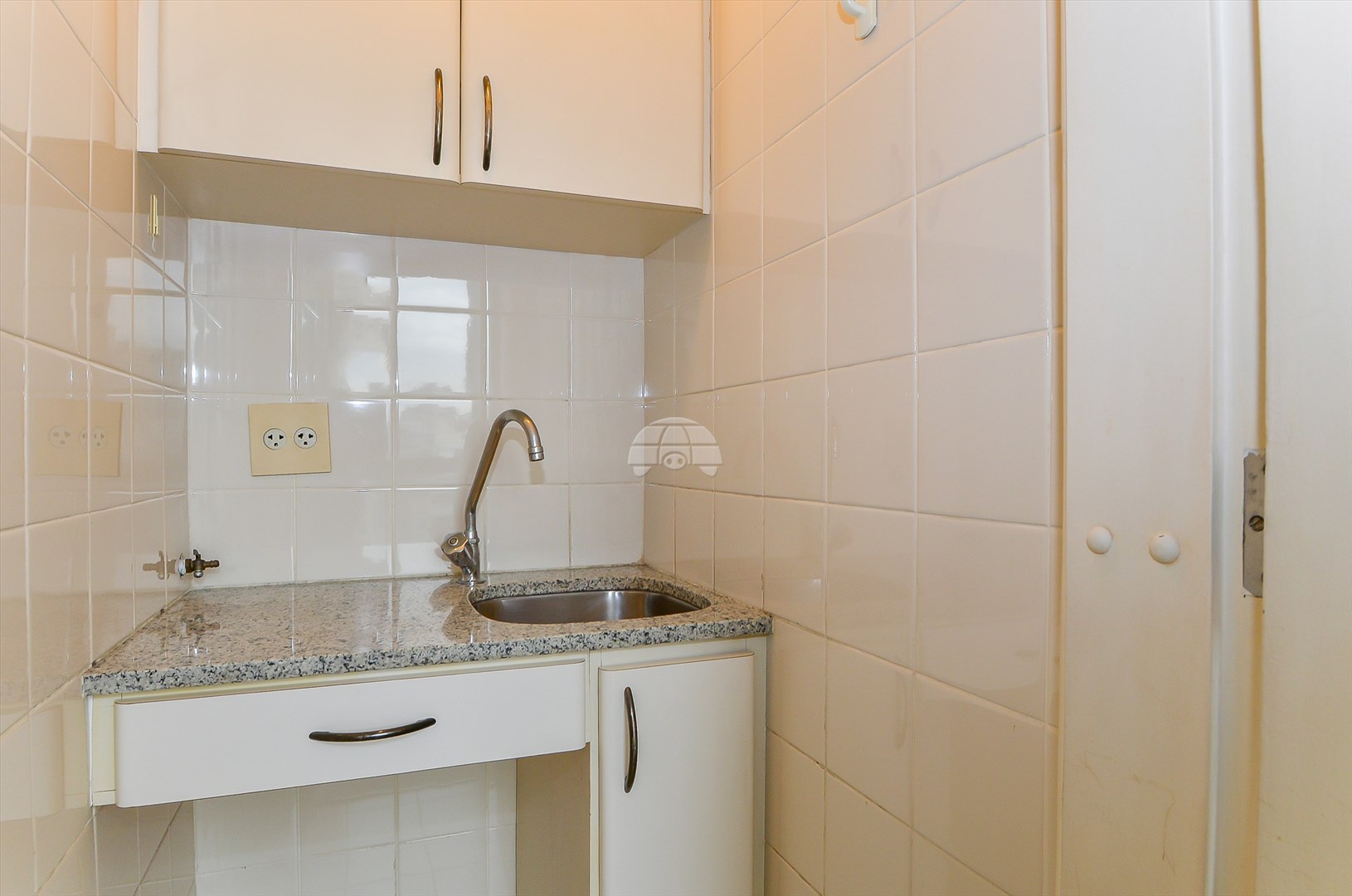 Sala/Conjunto Comercial à venda em Centro Cívico, Curitiba — Construa Assessoria Imobiliária