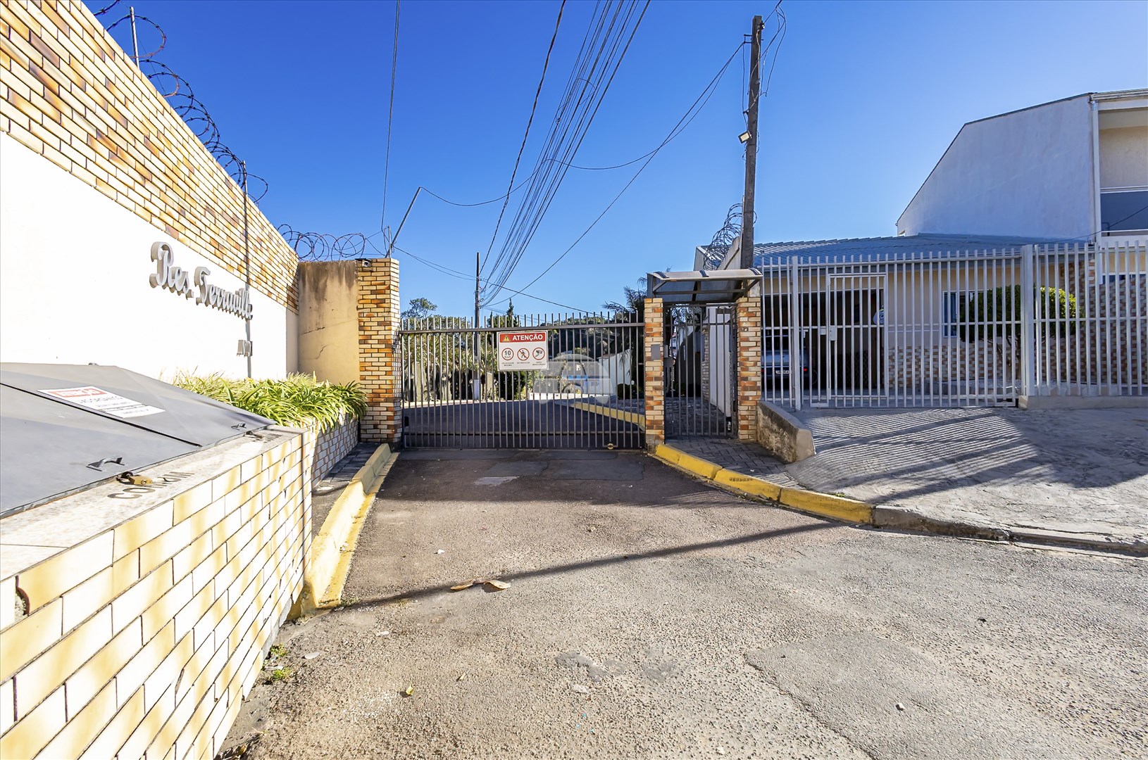 Casa à venda em Santa Cândida, Curitiba — Portal Chave Fácil