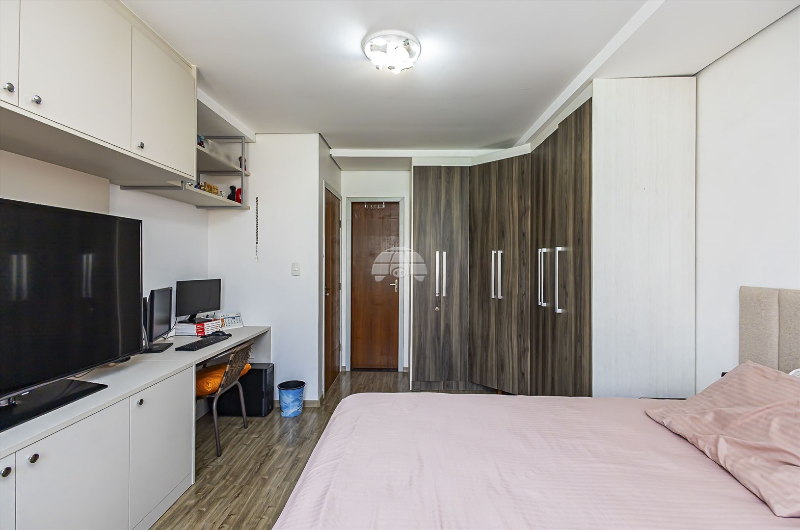 Casa à venda em Xaxim, Curitiba — GOMES CONSULTOR IMOBILIARIO LTDA.