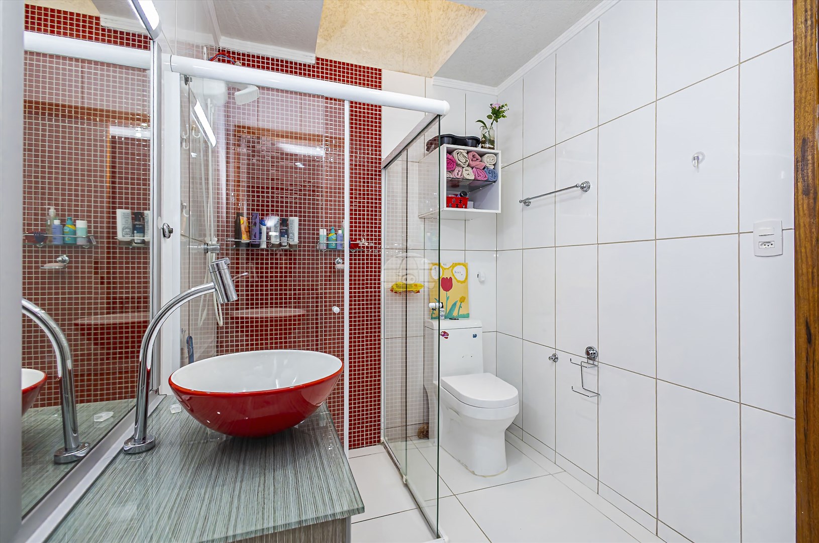Casa à venda em Xaxim, Curitiba — GOMES CONSULTOR IMOBILIARIO LTDA.