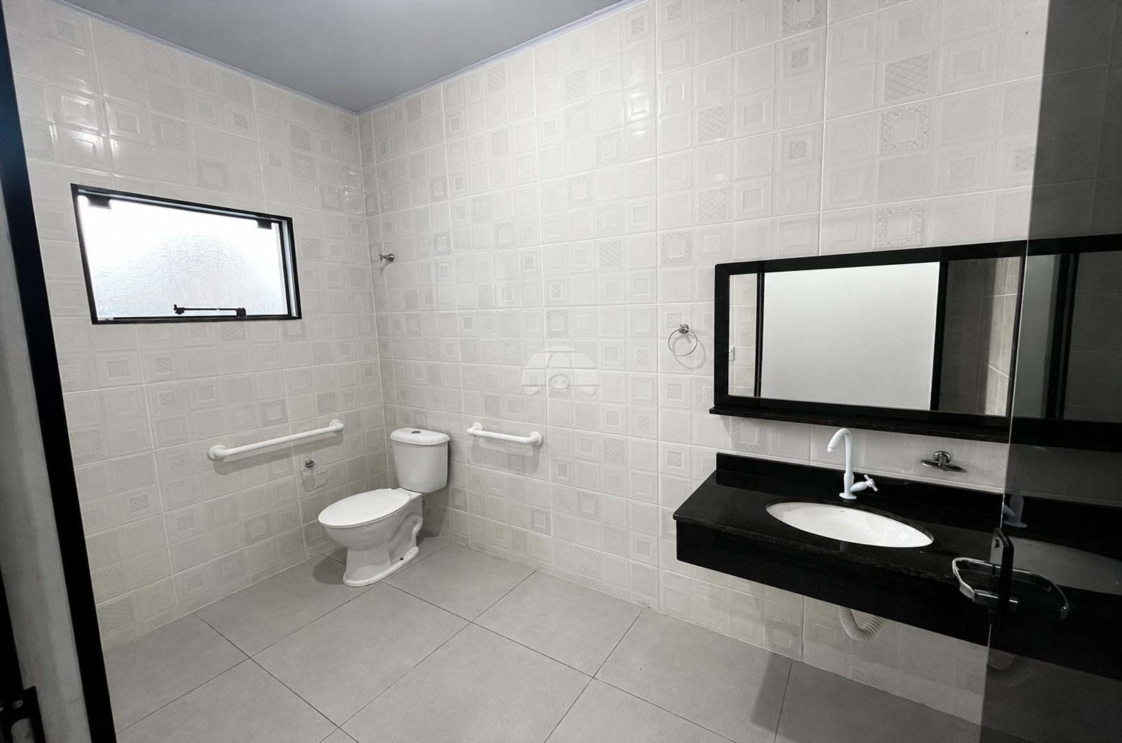 Sala/Conjunto Comercial para alugar em Continental, Itapoá — Portal Chave Fácil
