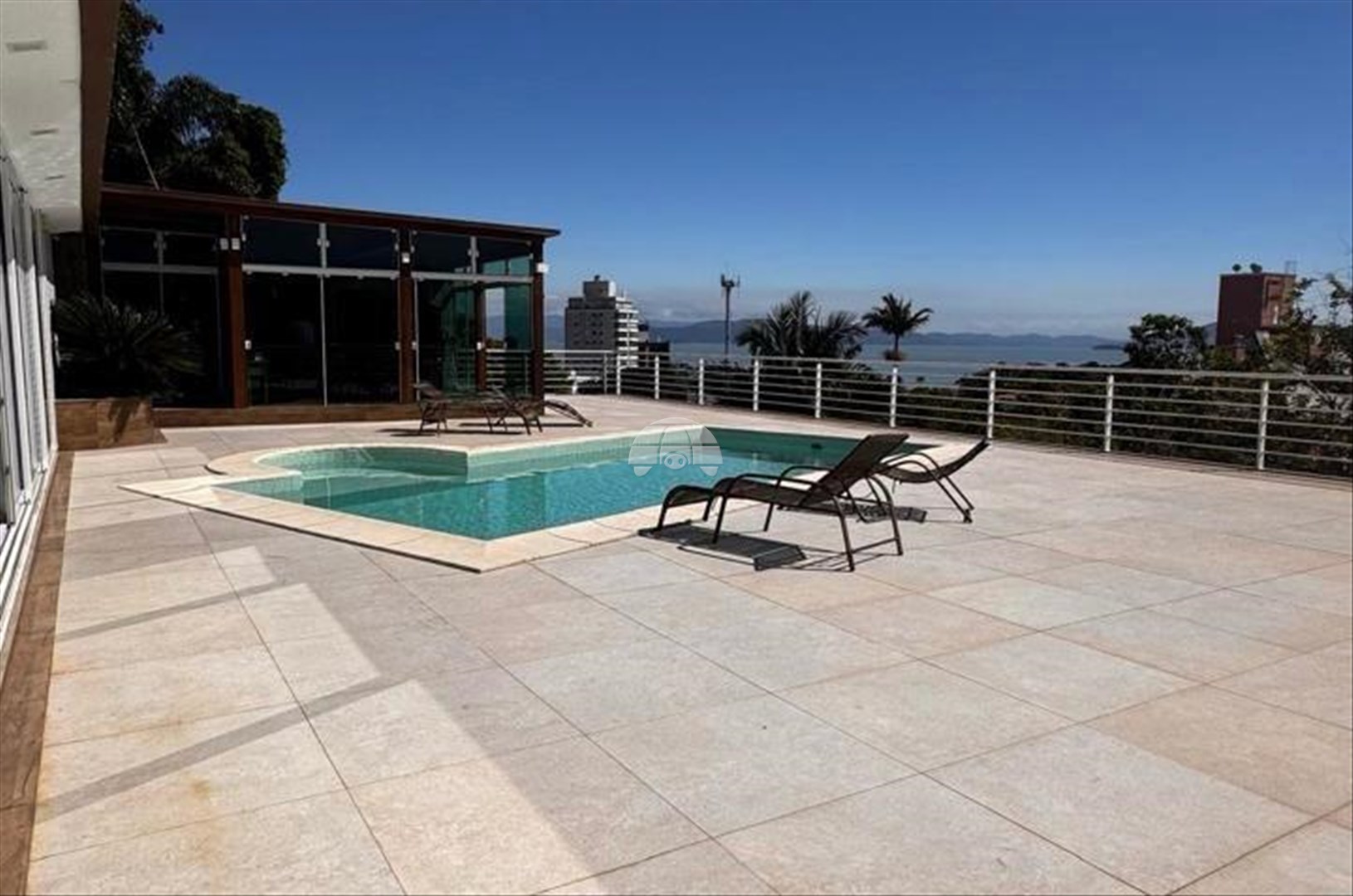 Casa à venda em Agronômica, Florianópolis — Portal Chave Fácil