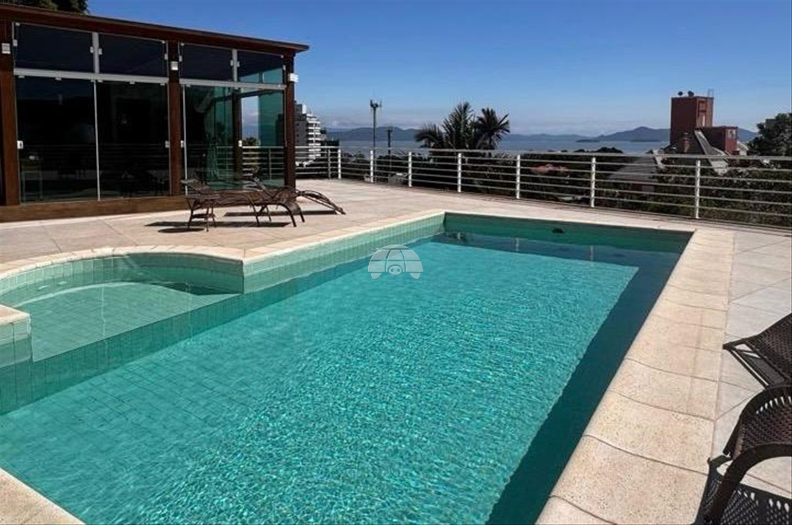 Casa à venda em Agronômica, Florianópolis — Portal Chave Fácil