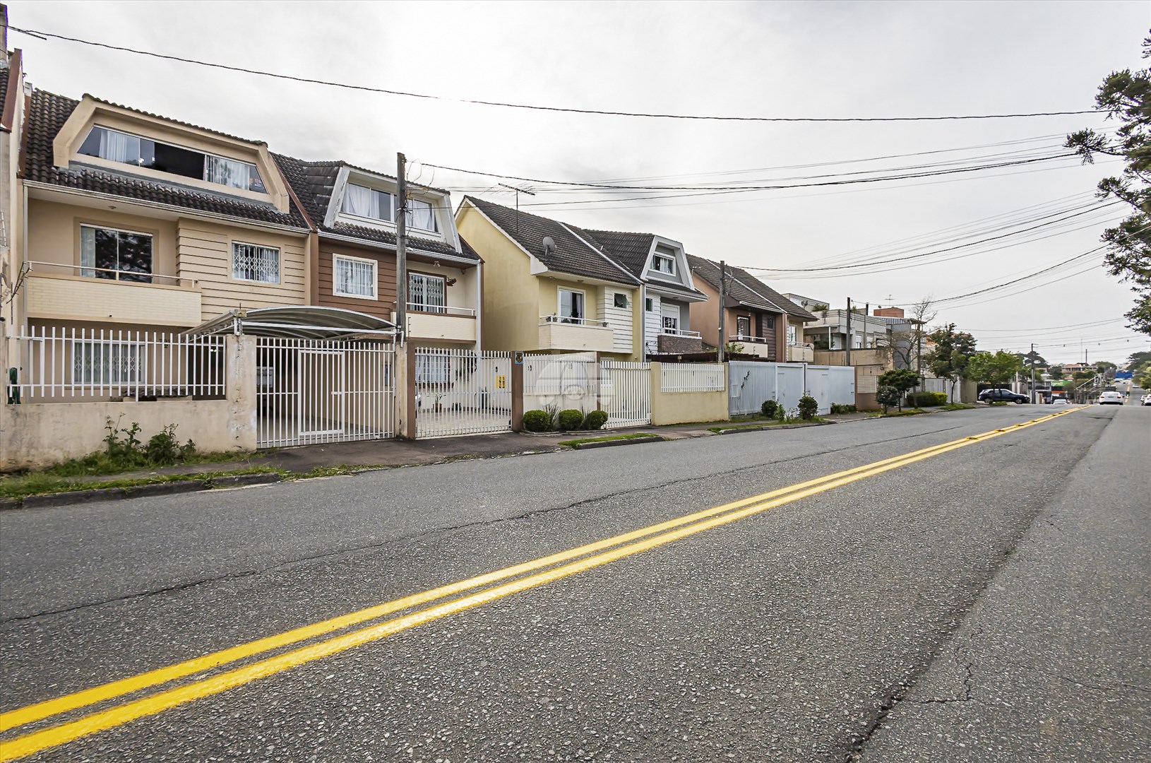 Casa à venda em Novo Mundo, Curitiba — Portal Chave Fácil