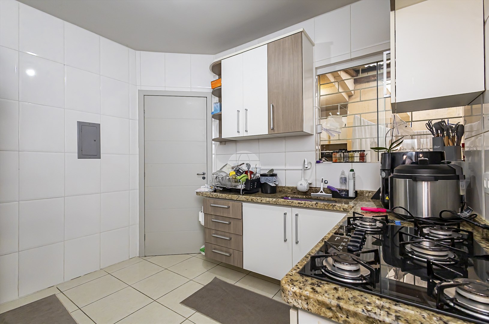 Casa à venda em Novo Mundo, Curitiba — MAFI ADMINISTRADORA DE IMOVEIS LTDA