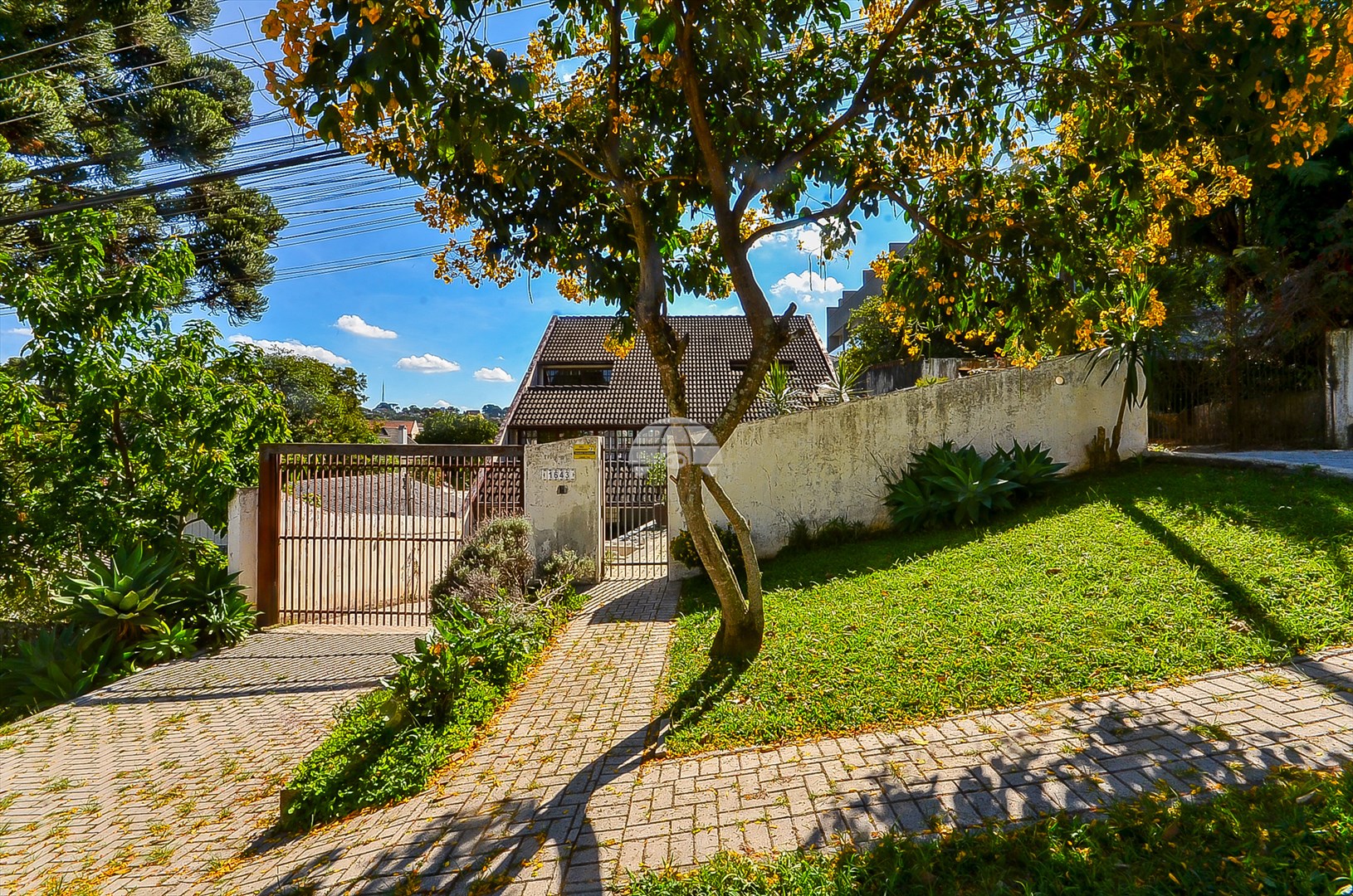 Casa à venda em Bom Retiro, Curitiba — Portal Chave Fácil