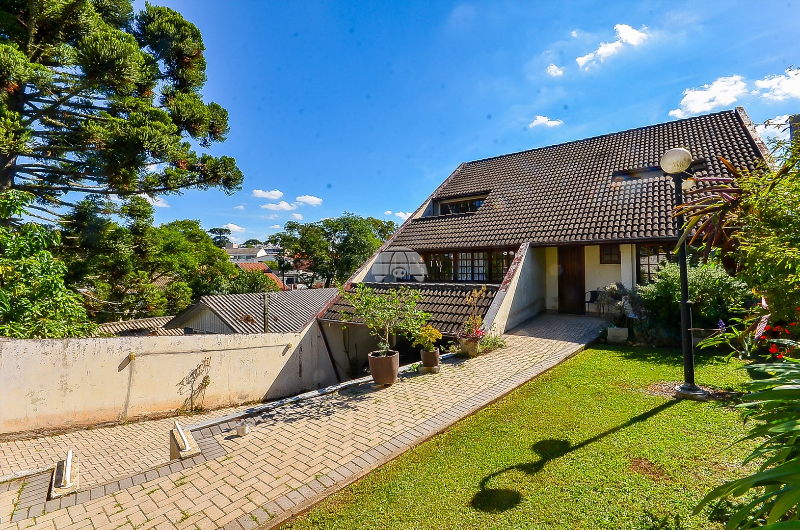 Casa à venda em Bom Retiro, Curitiba — Portal Chave Fácil