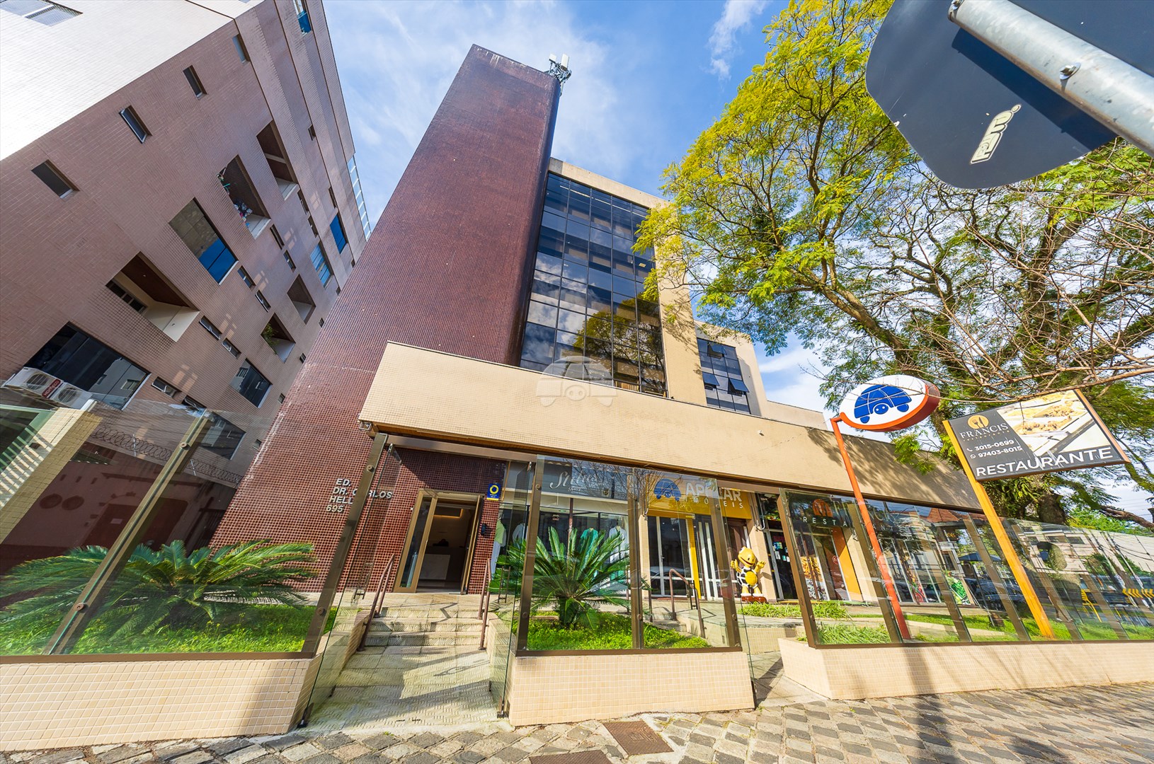 Comercial à venda em Rebouças, Curitiba — Imobiliária Razão