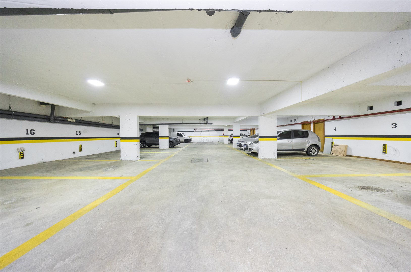 Comercial à venda em Rebouças, Curitiba — Imobiliária Razão