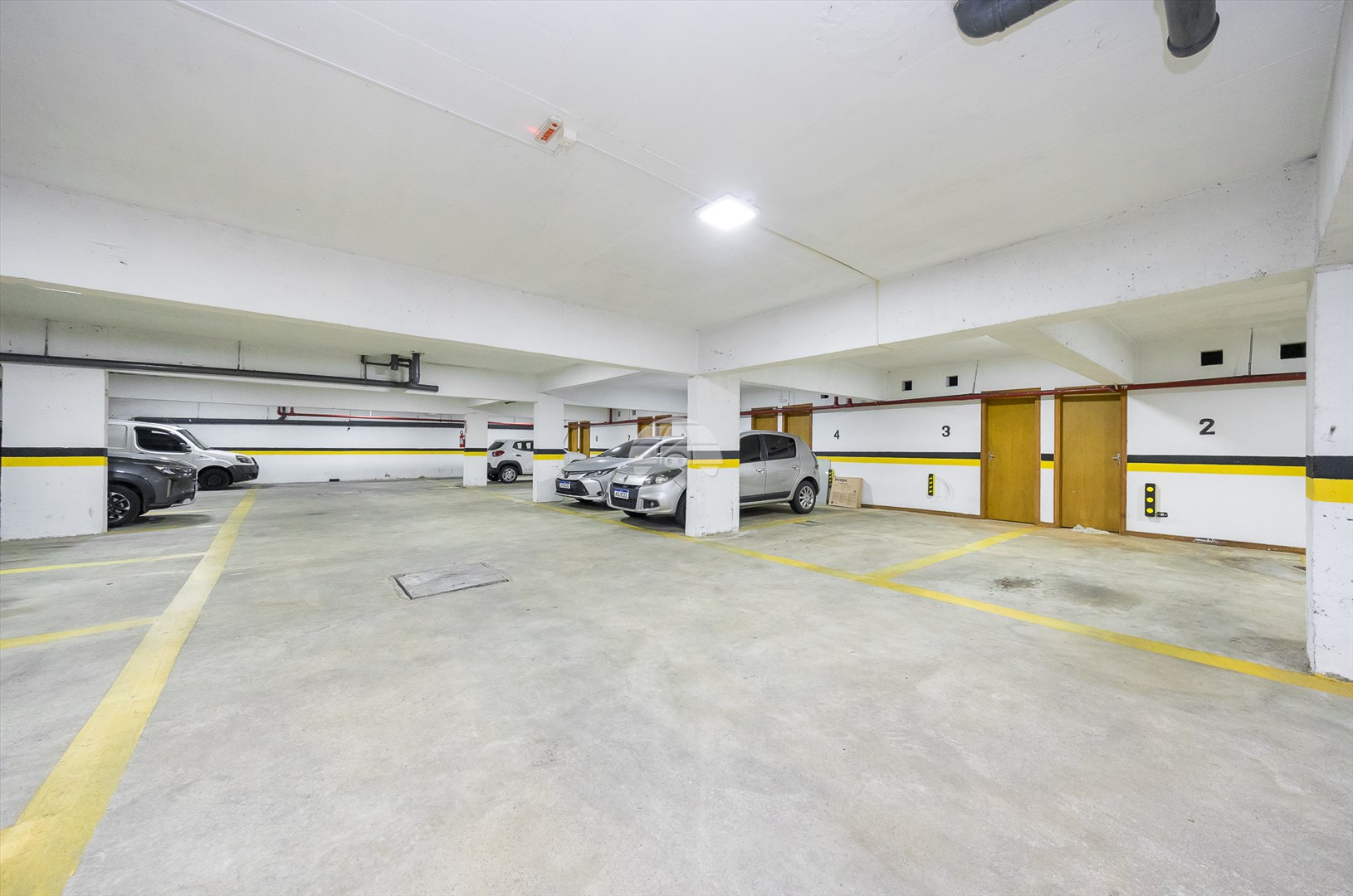 Comercial à venda em Rebouças, Curitiba — Imobiliária Razão