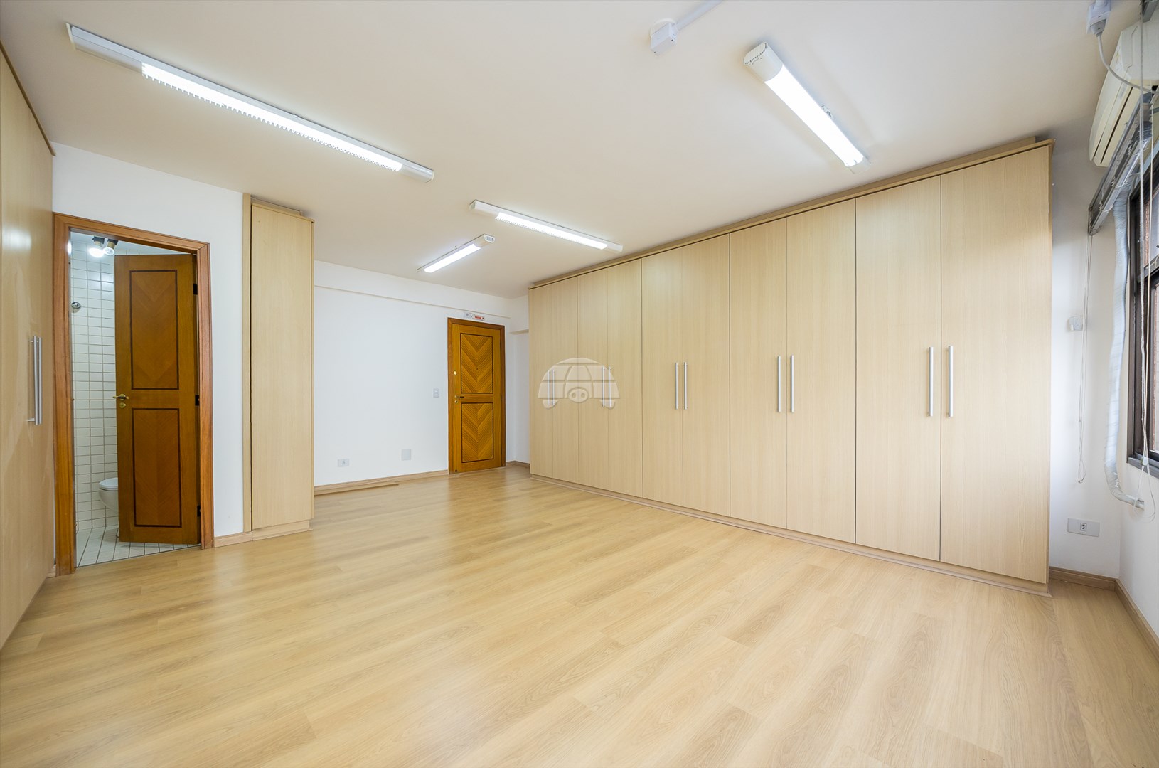 Comercial à venda em Rebouças, Curitiba — Imobiliária Razão