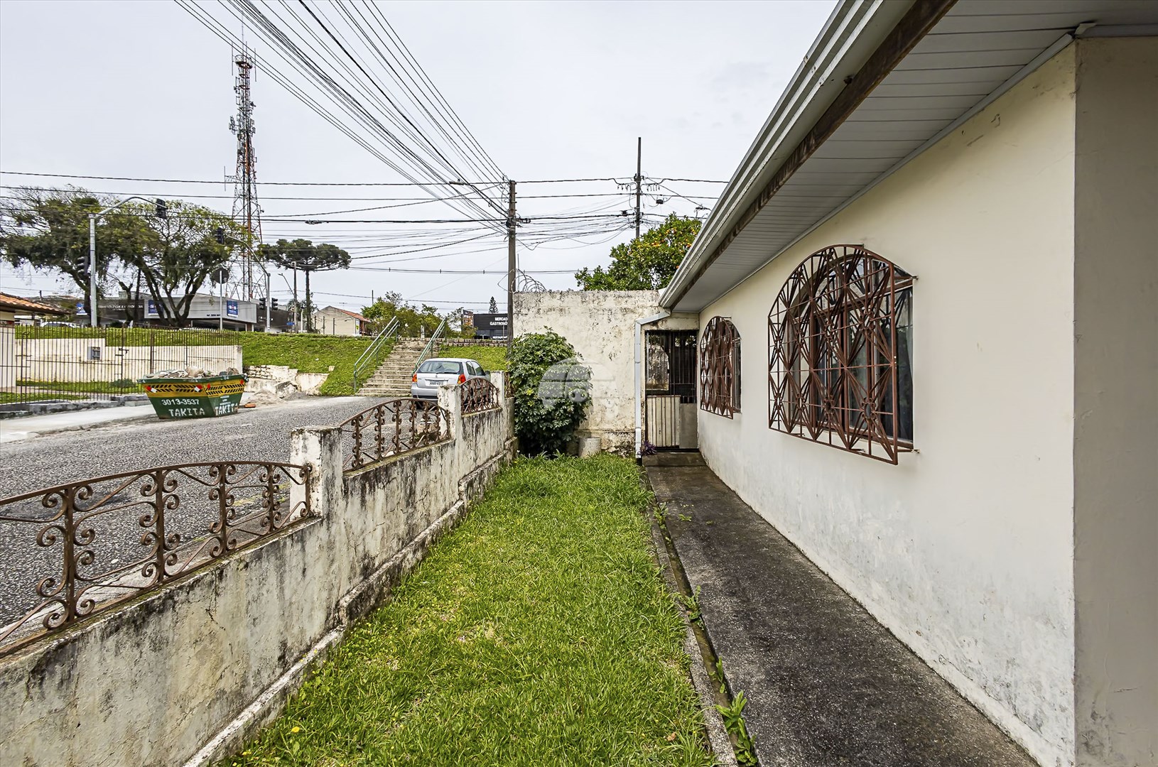 Casa à venda em Guabirotuba, Curitiba — Portal Chave Fácil