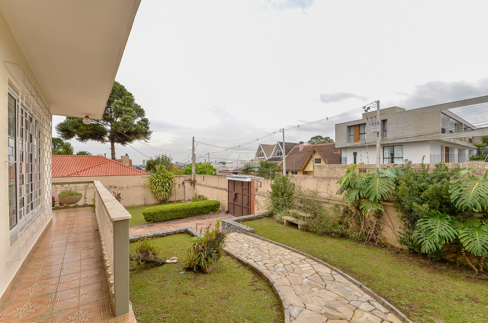 Casa à venda em Bom Retiro, Curitiba — Portal Chave Fácil