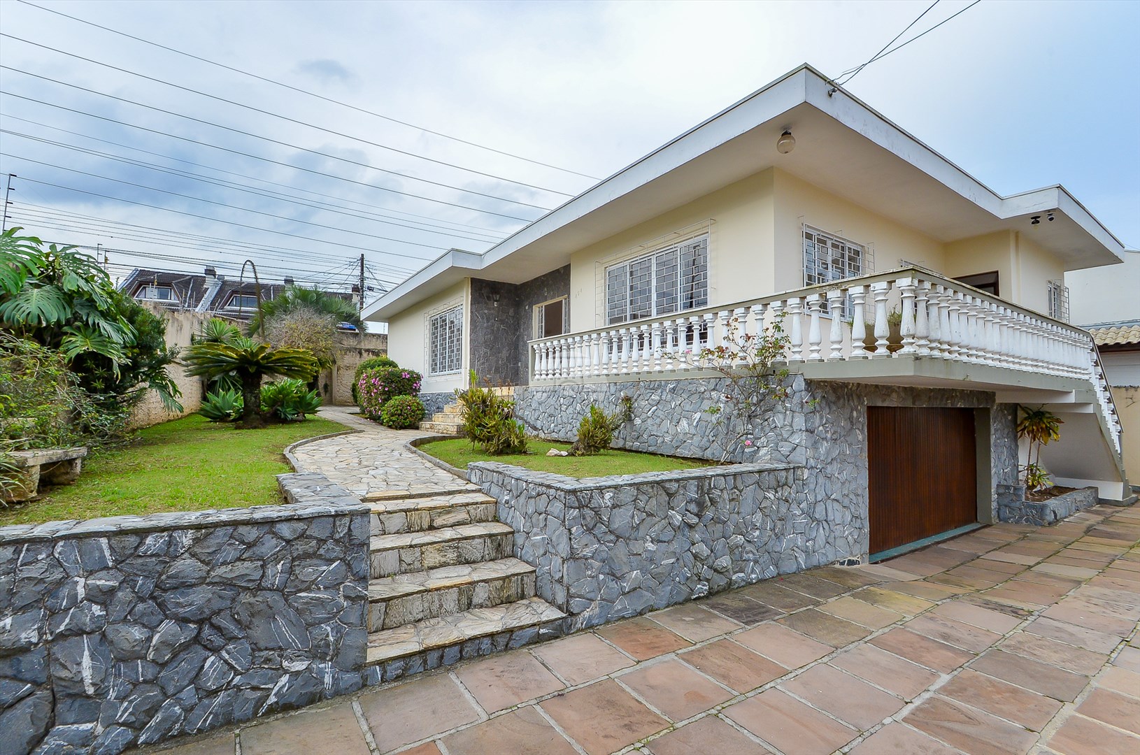 Casa à venda em Bom Retiro, Curitiba — Portal Chave Fácil