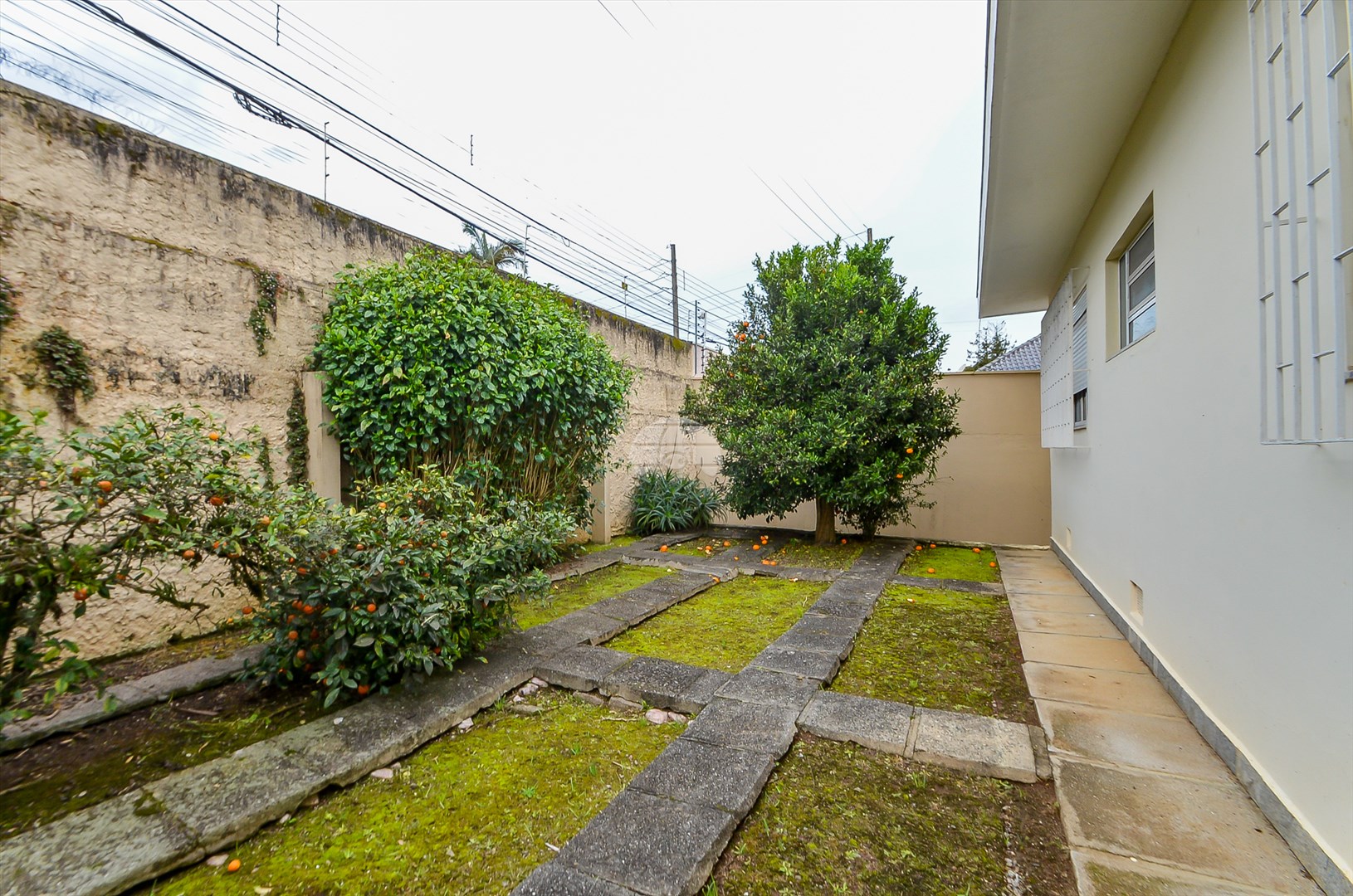 Casa à venda em Bom Retiro, Curitiba — Portal Chave Fácil