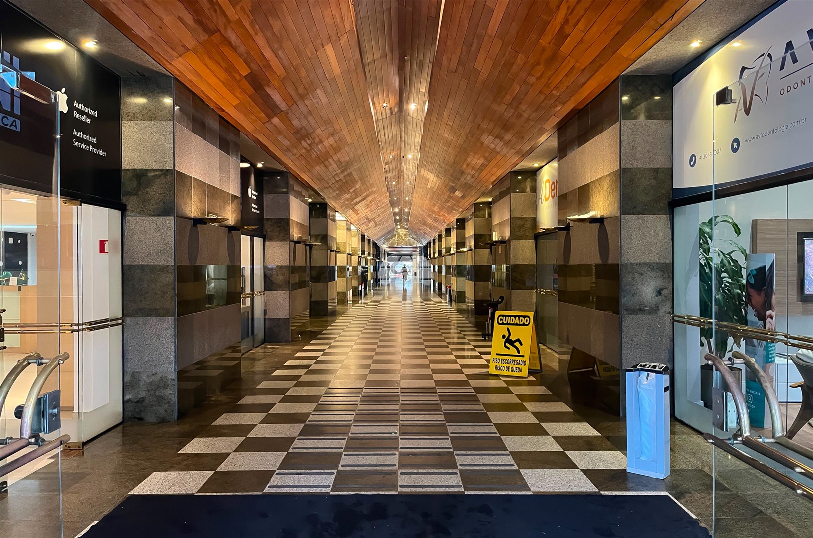 Sala/Conjunto Comercial para alugar em Centro Cívico, Curitiba — Portal Chave Fácil