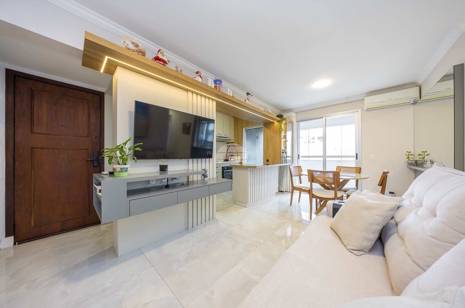 Apartamento Residencial para Venda no Bairro Campina Do Siqueira ref. 229940 (3 / 10)