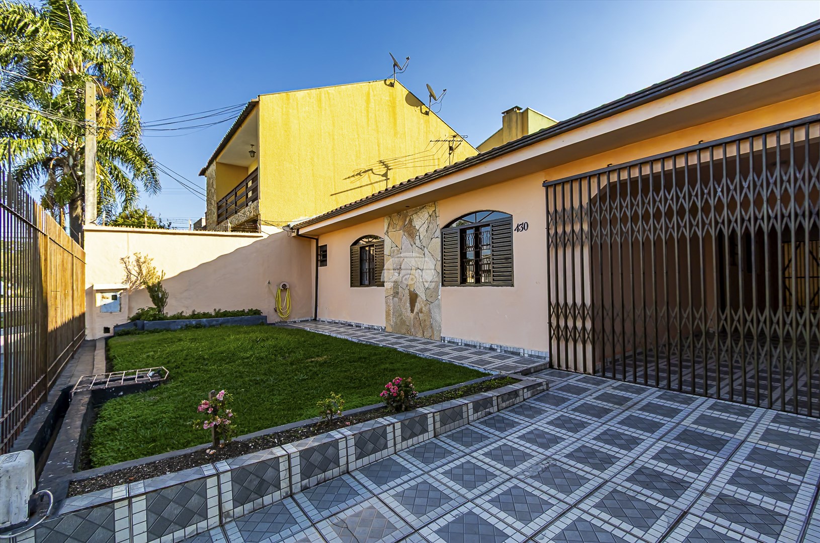Casa à venda em Novo Mundo, Curitiba — Portal Chave Fácil