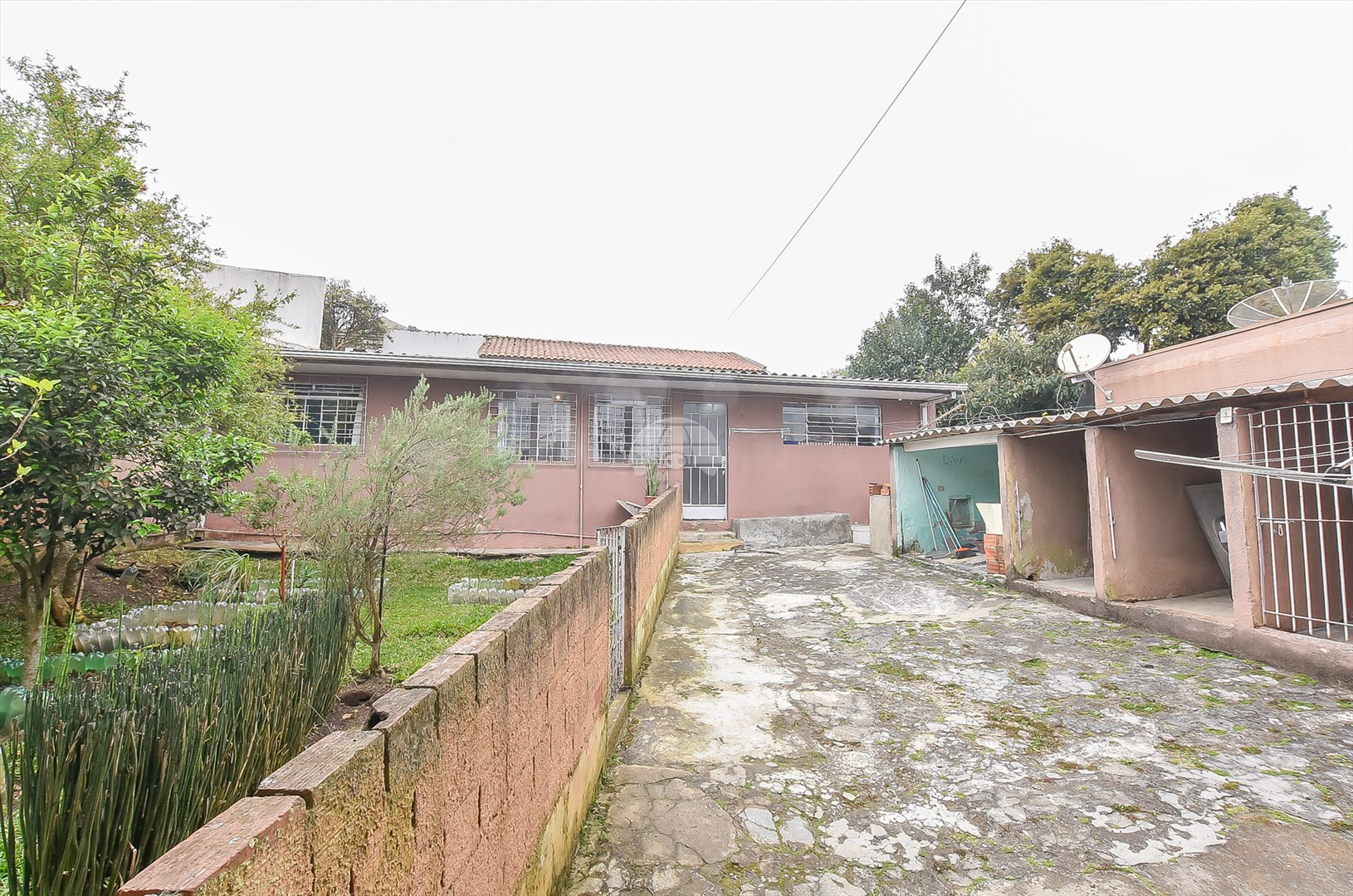 Casa à venda em Xaxim, Curitiba — GOMES CONSULTOR IMOBILIARIO LTDA.