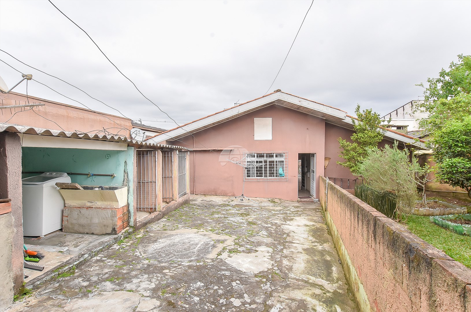 Casa à venda em Xaxim, Curitiba — GOMES CONSULTOR IMOBILIARIO LTDA.