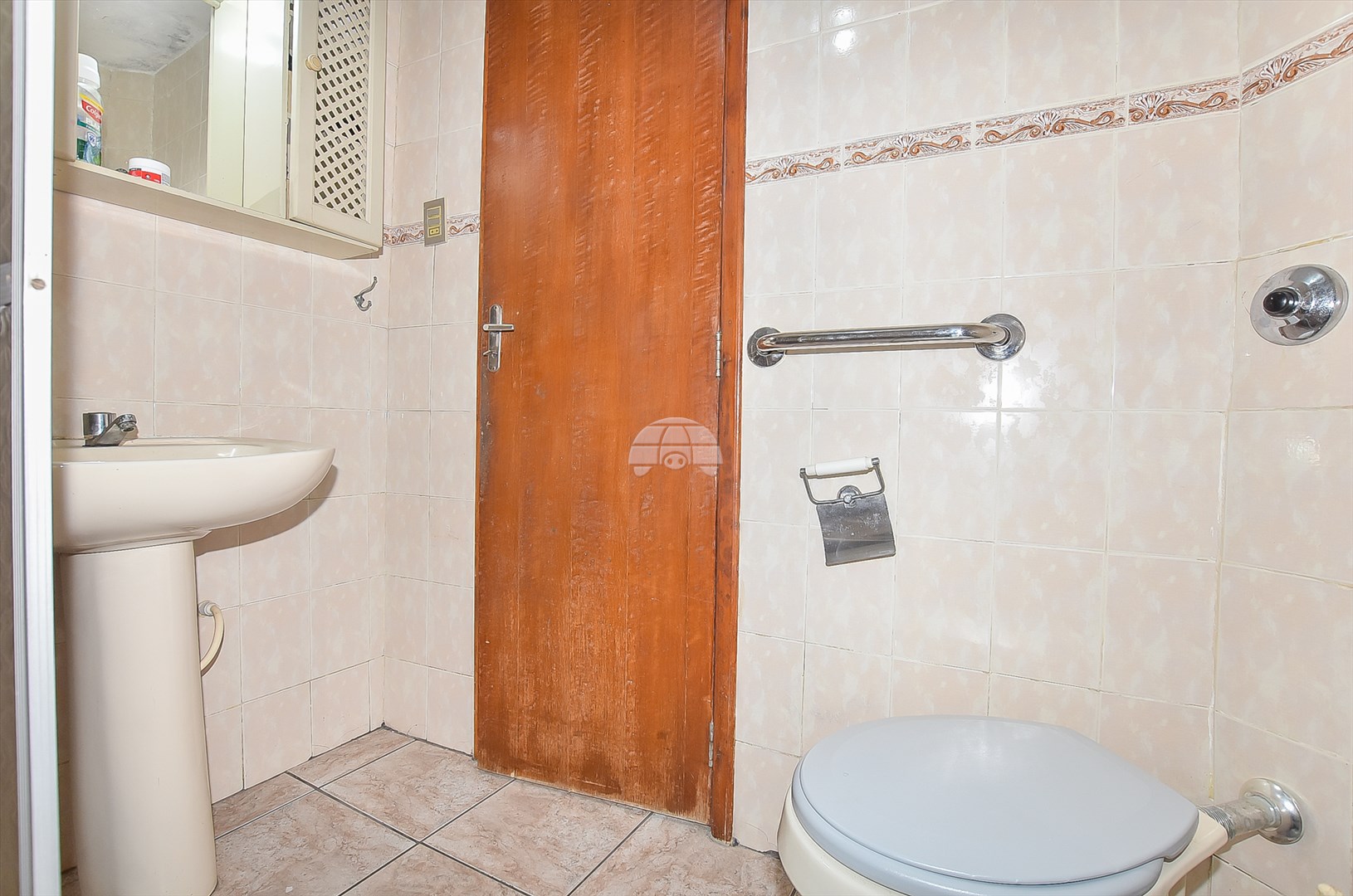 Casa à venda em Xaxim, Curitiba — GOMES CONSULTOR IMOBILIARIO LTDA.