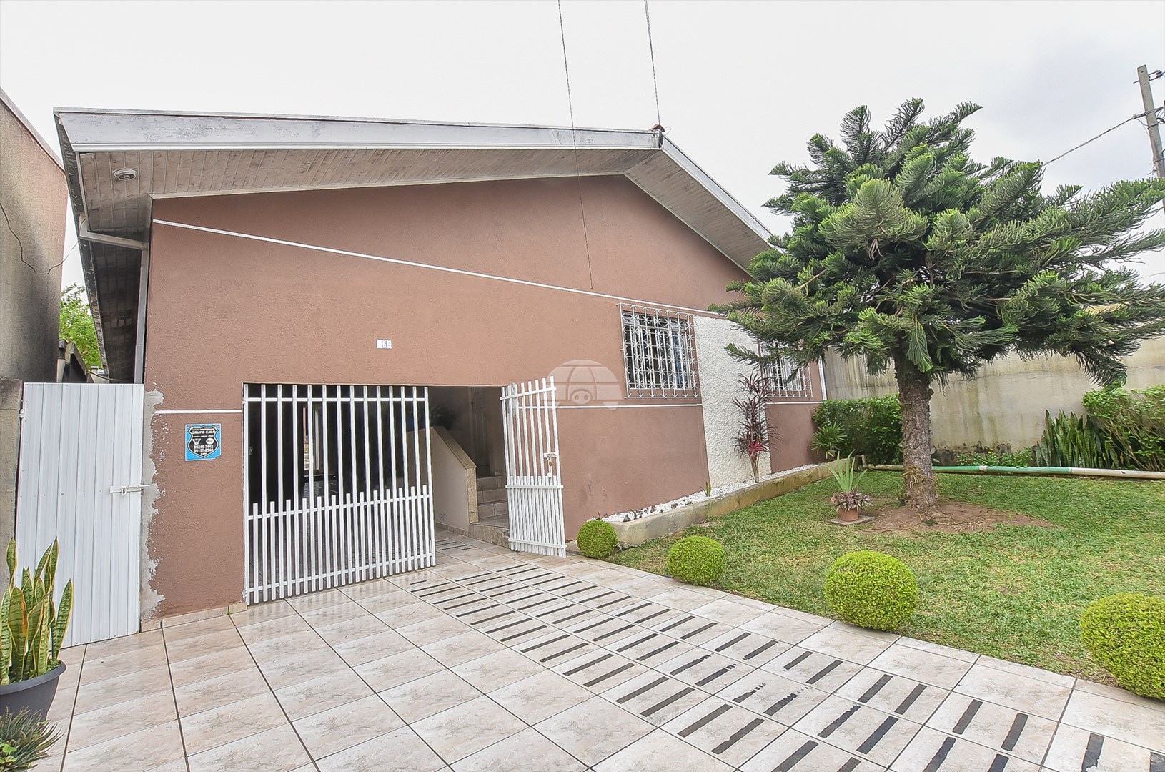 Casa à venda em Xaxim, Curitiba — GOMES CONSULTOR IMOBILIARIO LTDA.