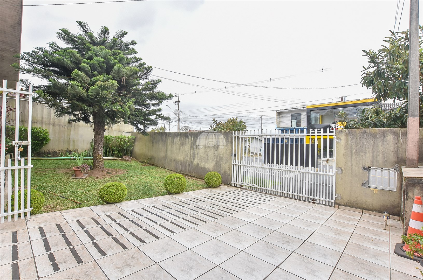 Casa à venda em Xaxim, Curitiba — GOMES CONSULTOR IMOBILIARIO LTDA.