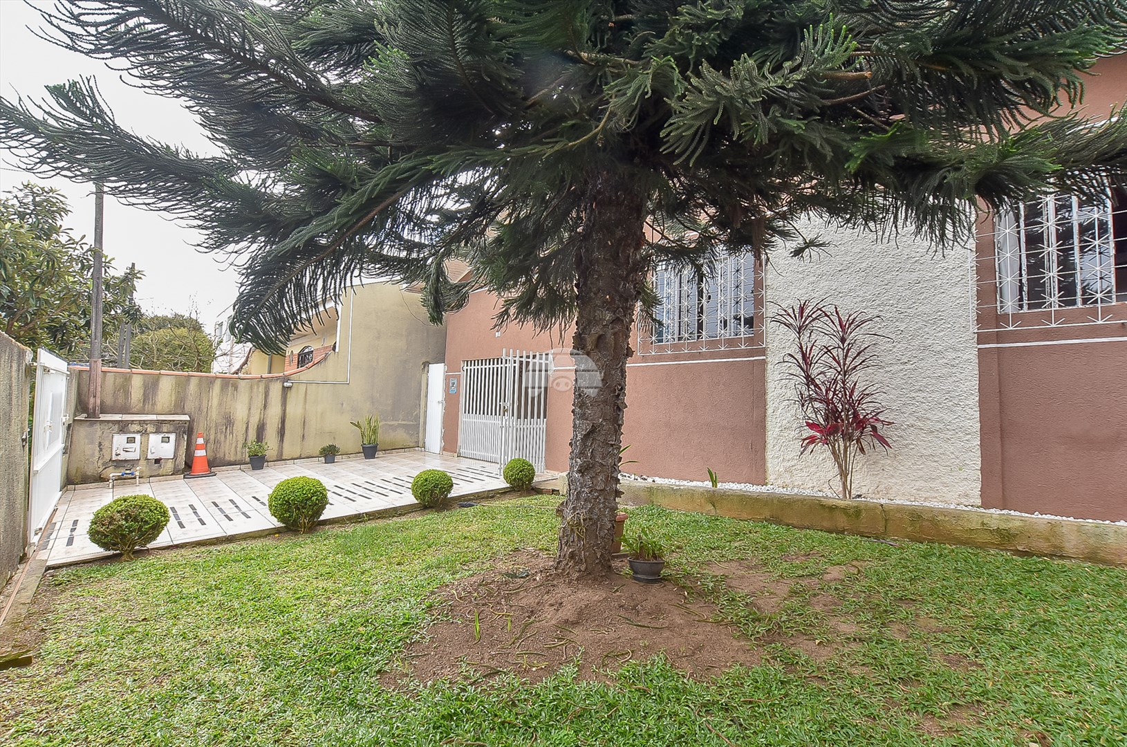 Casa à venda em Xaxim, Curitiba — GOMES CONSULTOR IMOBILIARIO LTDA.