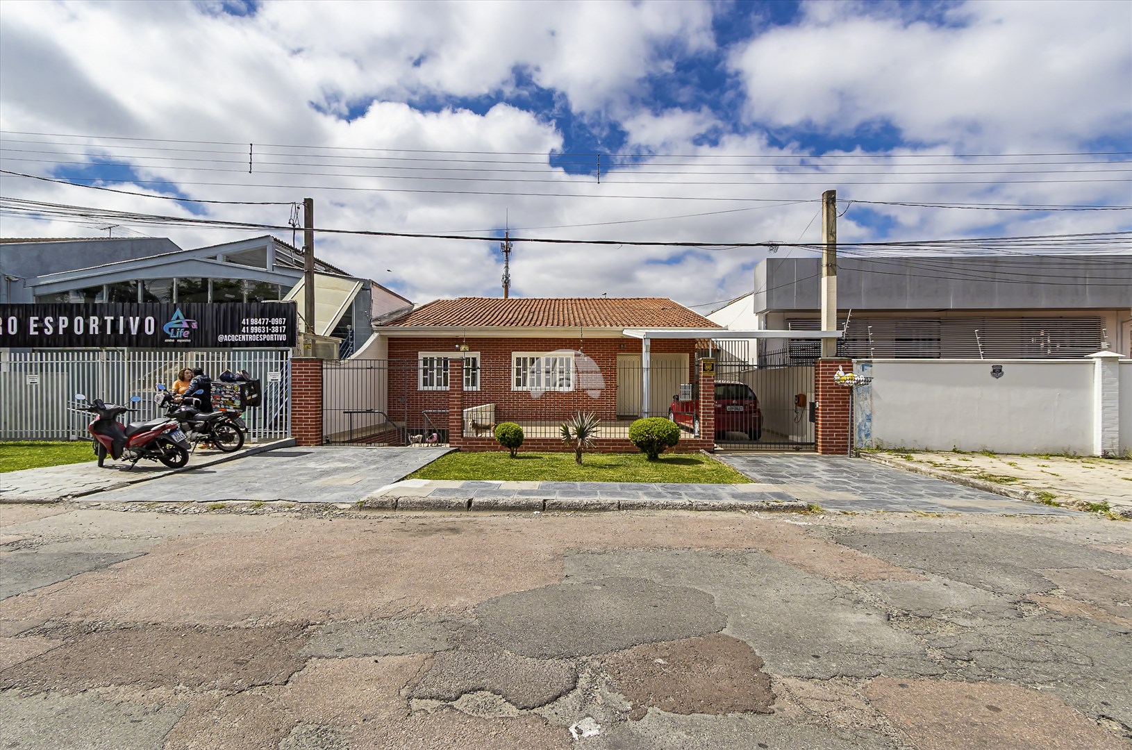 Casa à venda em Novo Mundo, Curitiba — Portal Chave Fácil