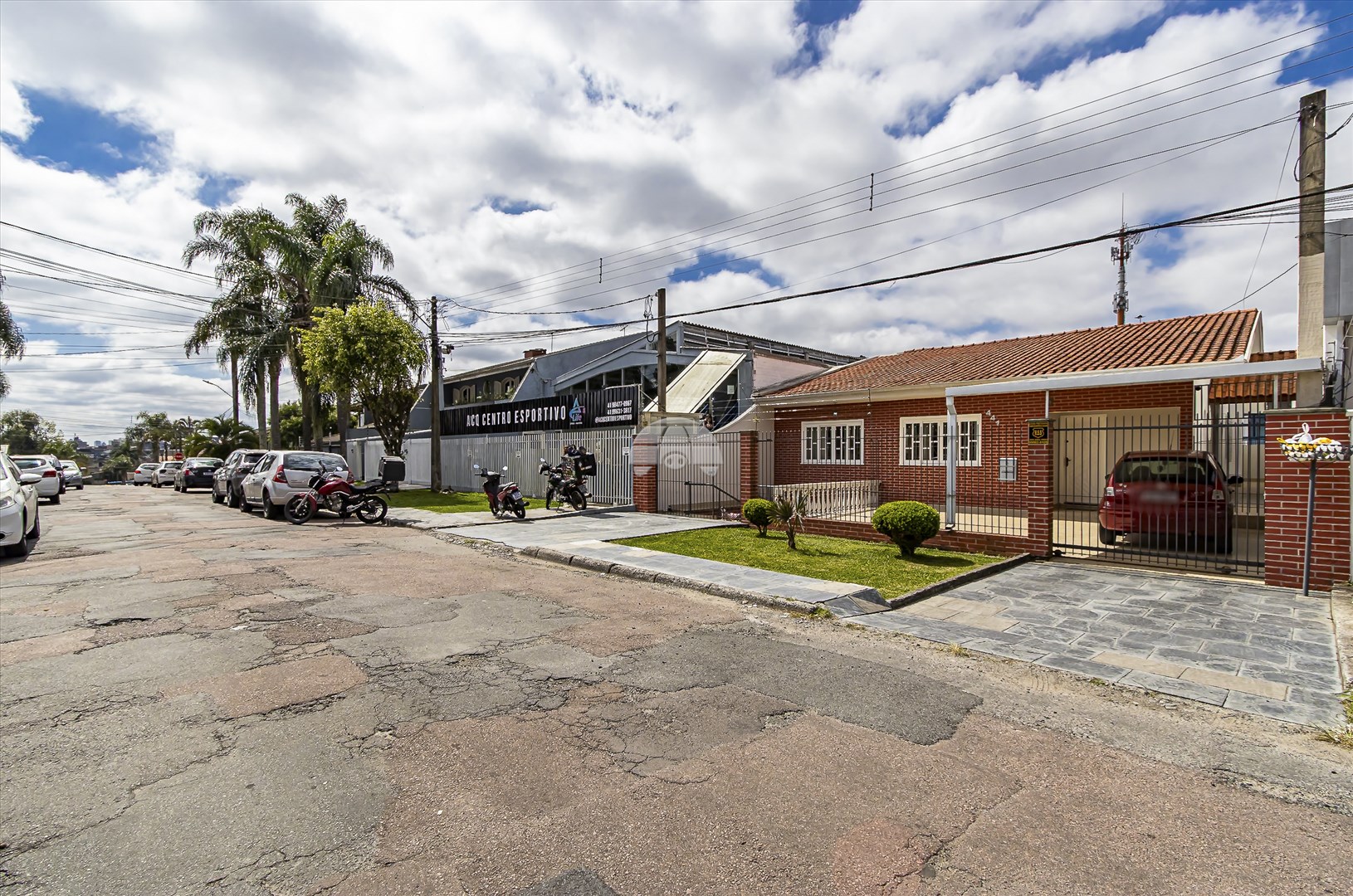 Casa à venda em Novo Mundo, Curitiba — Portal Chave Fácil