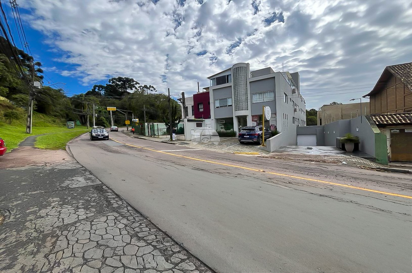 Apartamento para alugar em Campo Comprido, Curitiba — GOMES CONSULTOR IMOBILIARIO LTDA.