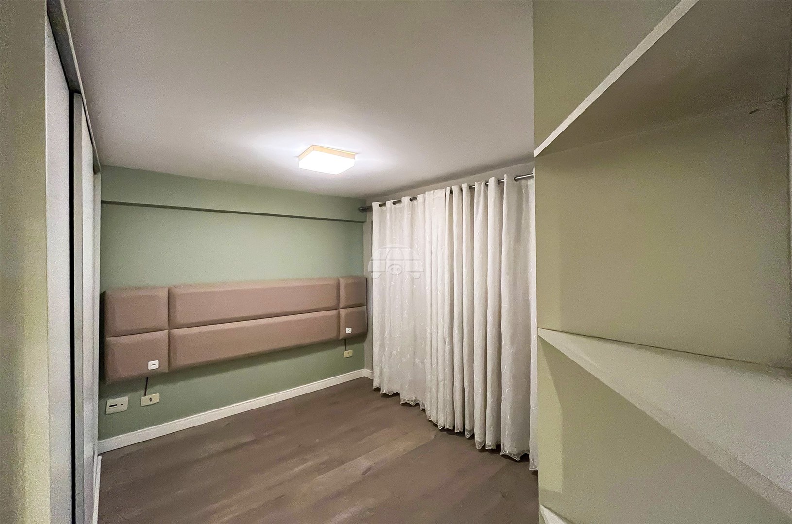 Apartamento para alugar em Campo Comprido, Curitiba — GOMES CONSULTOR IMOBILIARIO LTDA.