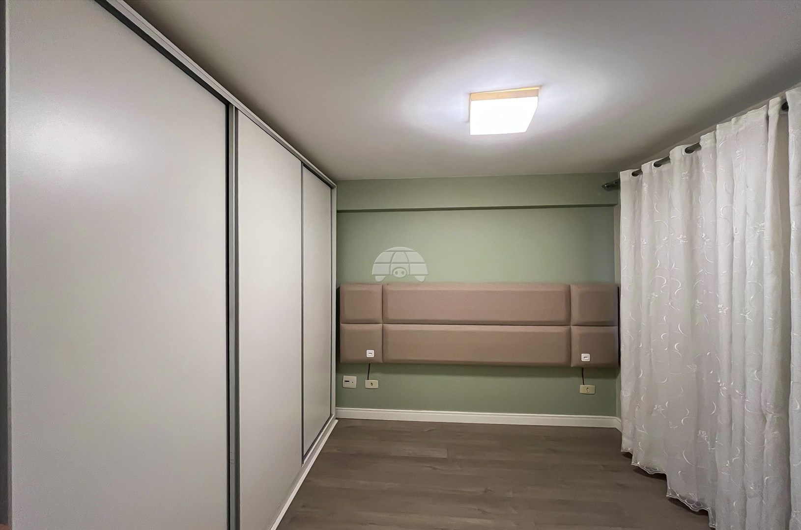 Apartamento para alugar em Campo Comprido, Curitiba — GOMES CONSULTOR IMOBILIARIO LTDA.