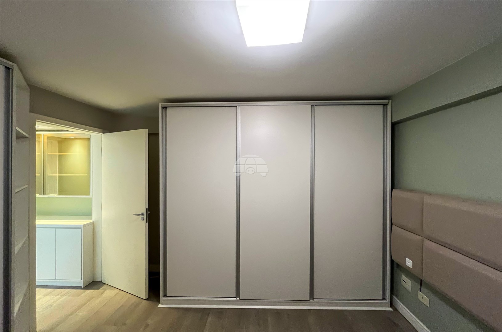Apartamento para alugar em Campo Comprido, Curitiba — GOMES CONSULTOR IMOBILIARIO LTDA.