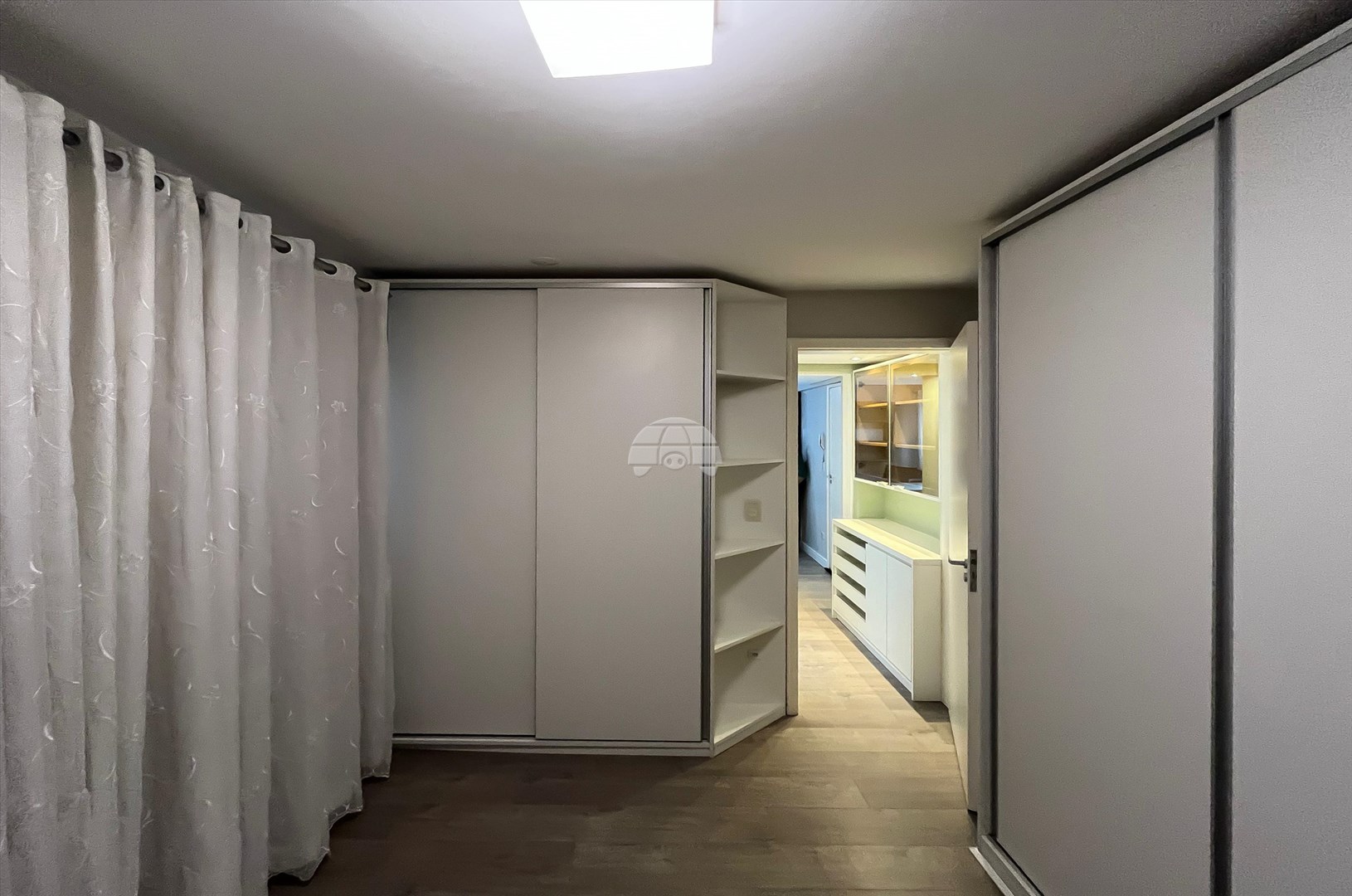 Apartamento para alugar em Campo Comprido, Curitiba — GOMES CONSULTOR IMOBILIARIO LTDA.