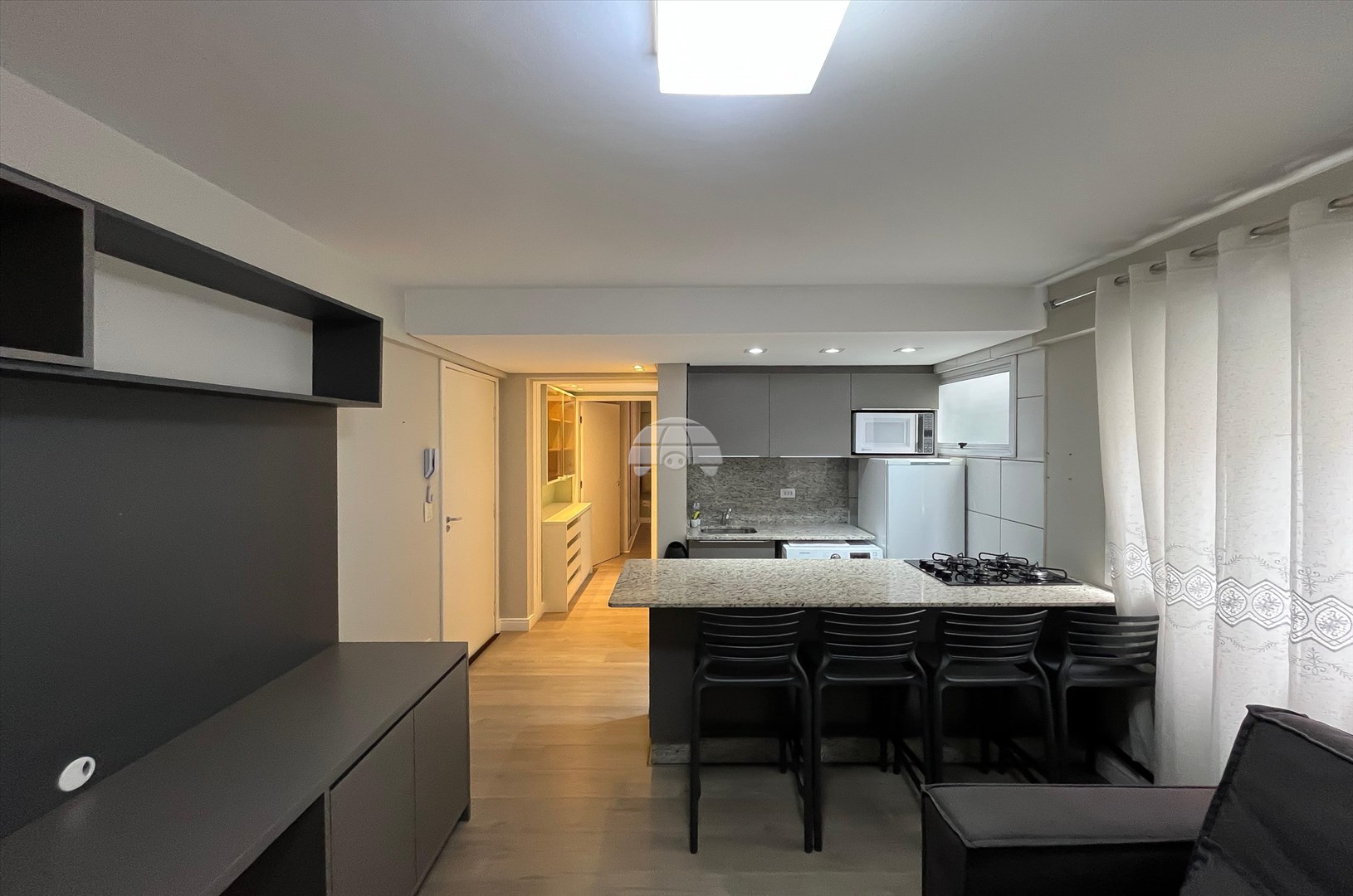 Apartamento para alugar em Campo Comprido, Curitiba — GOMES CONSULTOR IMOBILIARIO LTDA.