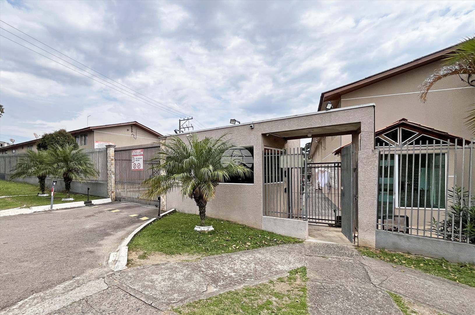 Apartamento para alugar em Sítio Cercado, Curitiba — Portal Chave Fácil