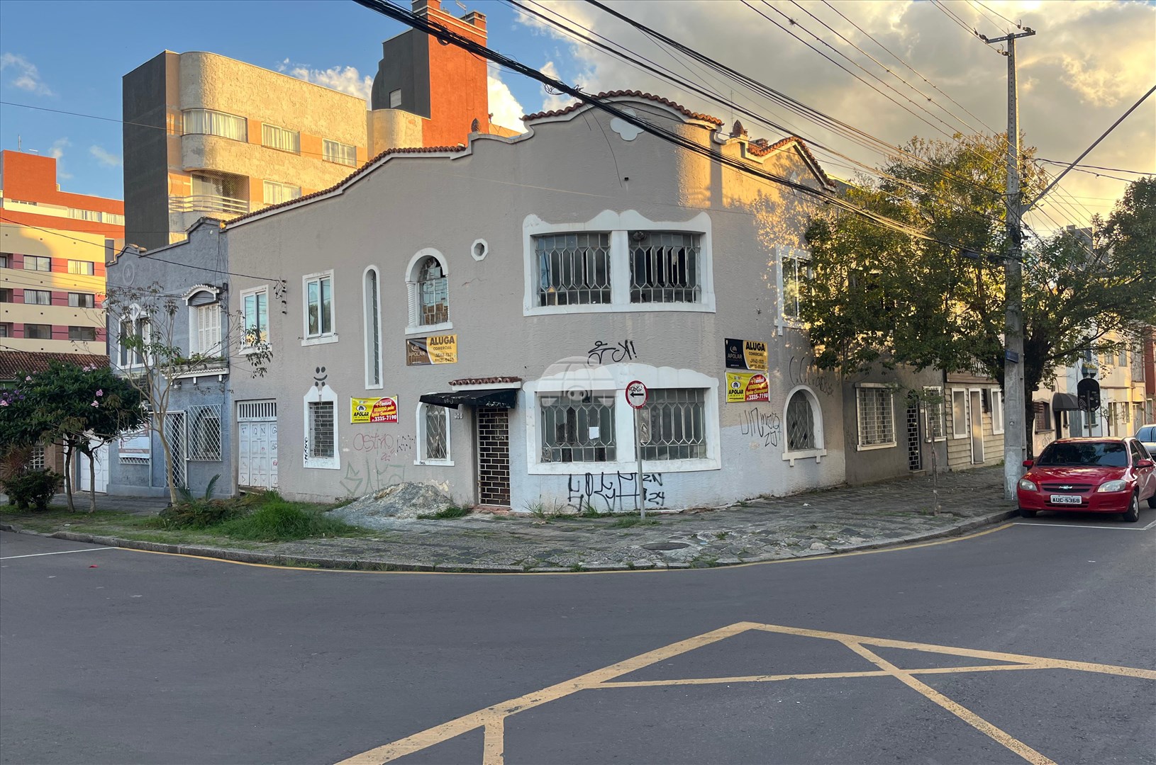 Casa para alugar em Mercês, Curitiba — Portal Chave Fácil