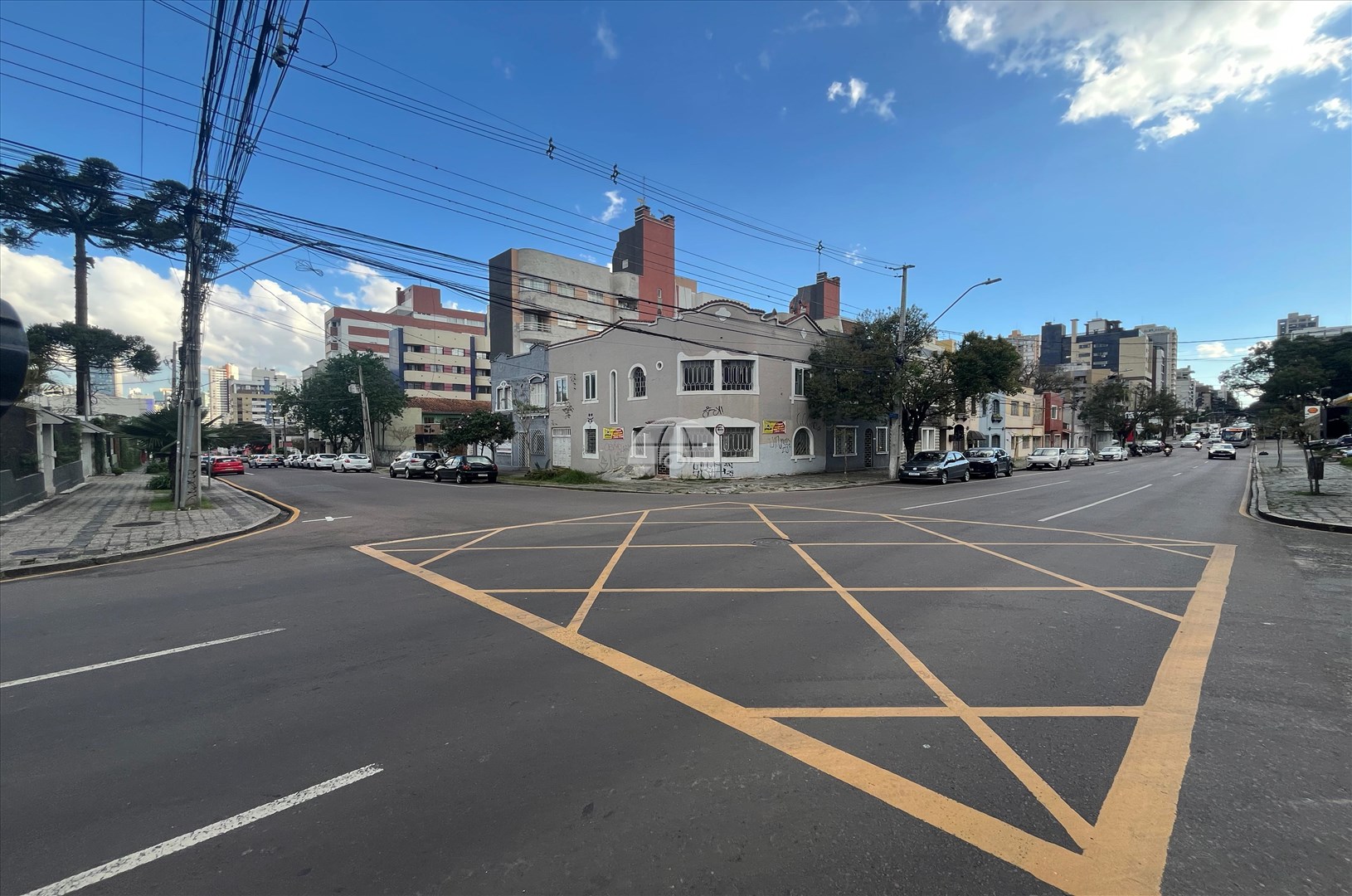 Casa para alugar em Mercês, Curitiba — Portal Chave Fácil