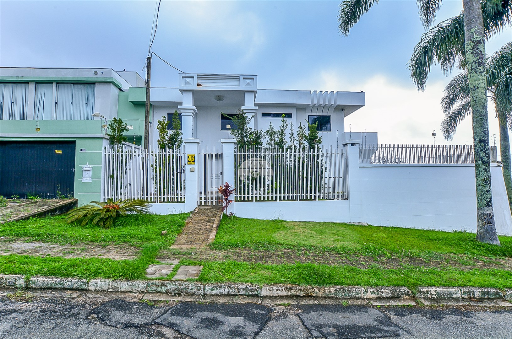 Casa à venda em Guabirotuba, Curitiba — Portal Chave Fácil